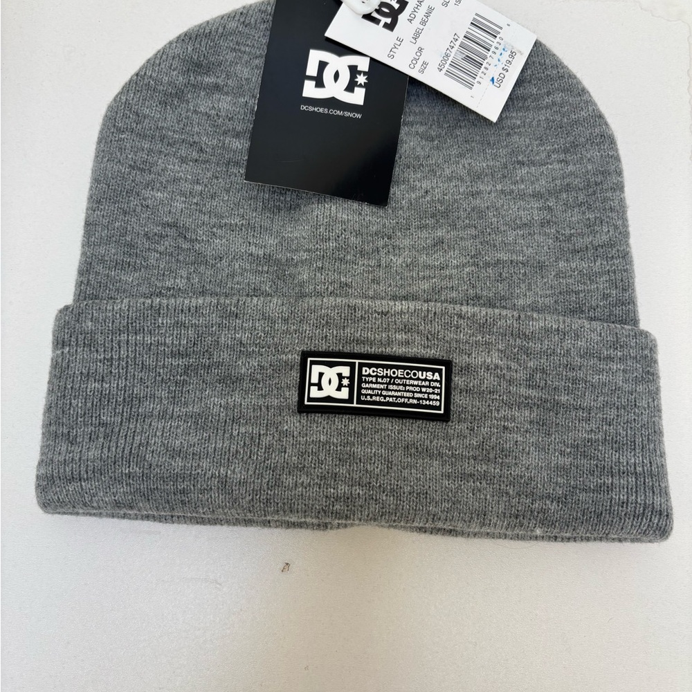 NWT DC Shoes Heather Gray Knit Beanie Skater